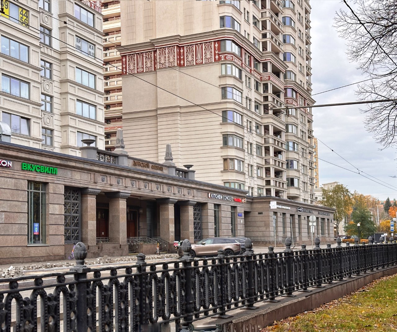 Одно из требований к нежилым помещениям — наличие отдельного выхода на улицу. Фото: Мир Квартир