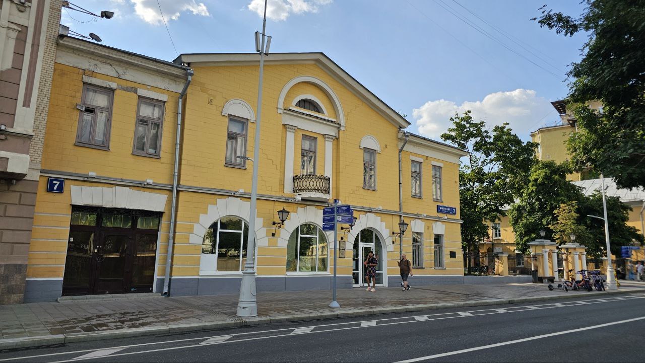 Никитский бульвар, 7 со стороны улицы. Фото: Мир Квартир