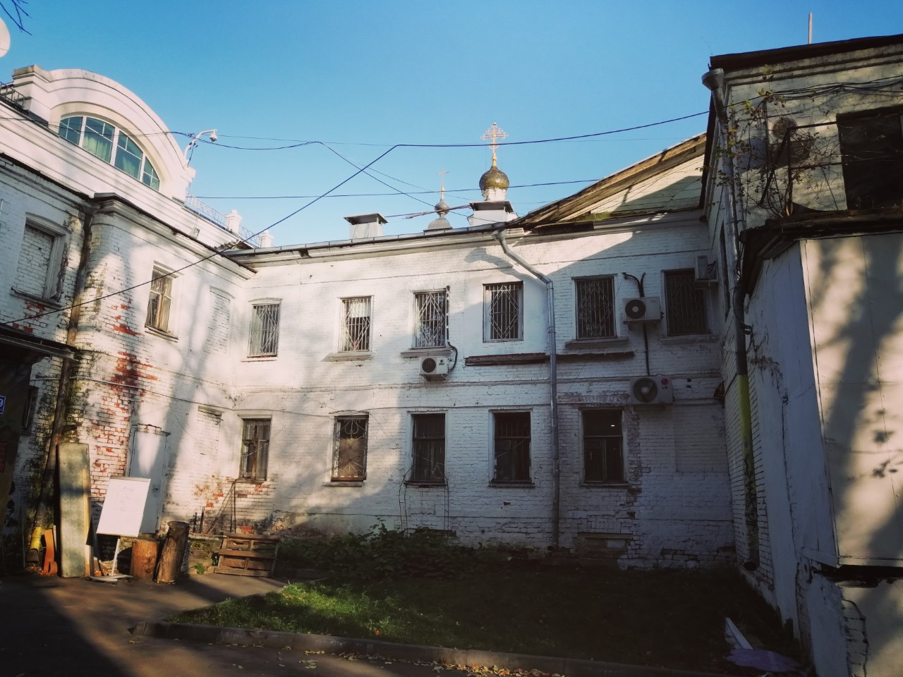 Заброшенное здание подойдет под коливинг идеально. Фото: Мир Квартир