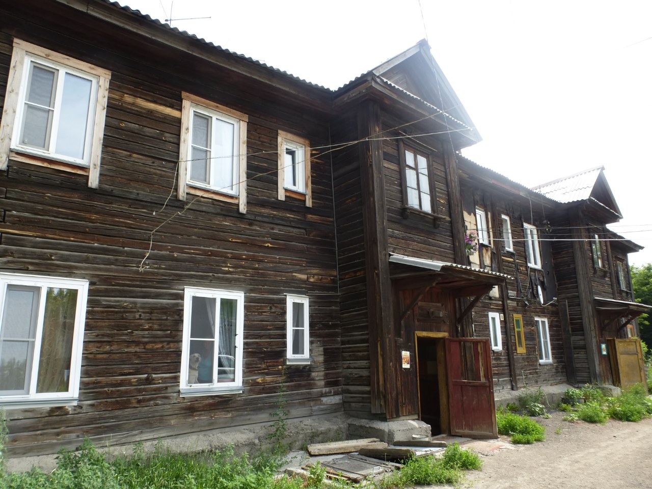 Дом разрушен – не беда, восстановим. Даже если участок чужой. Фото: Мир квартир