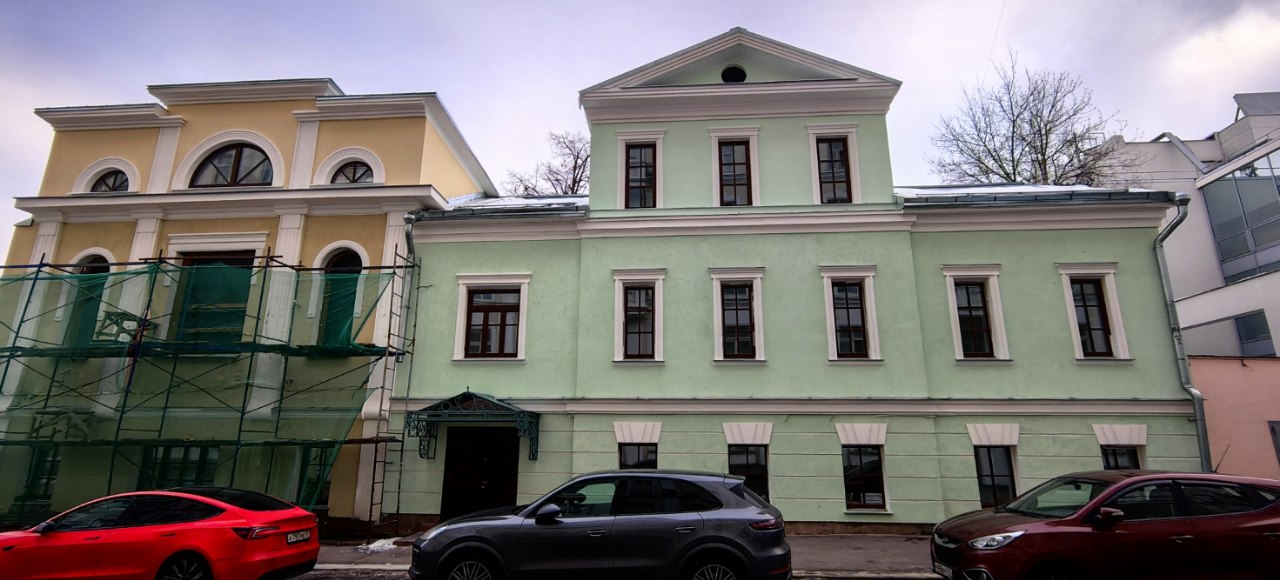 Это был последний деревянный допожарный дом в 3-м Зачатьевском. Фото: Мир Квартир