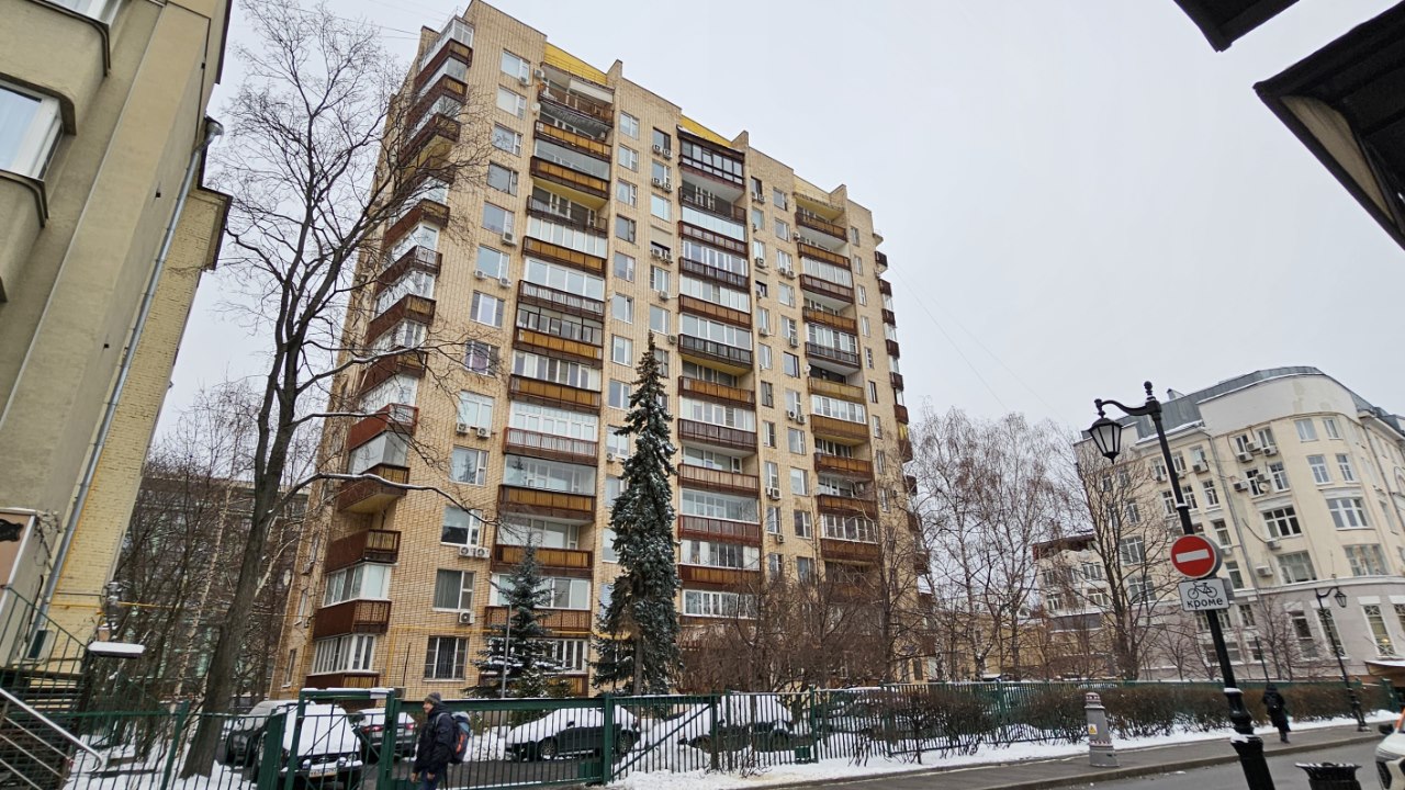 Дом на Большой Бронной знают как дом Суслова. Фото: Мир Квартир