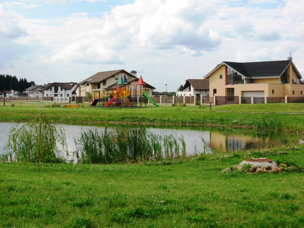 Для большинства москвичей загородный дом – это, в основном, по-прежнему дача. Фото: Мир Квартир