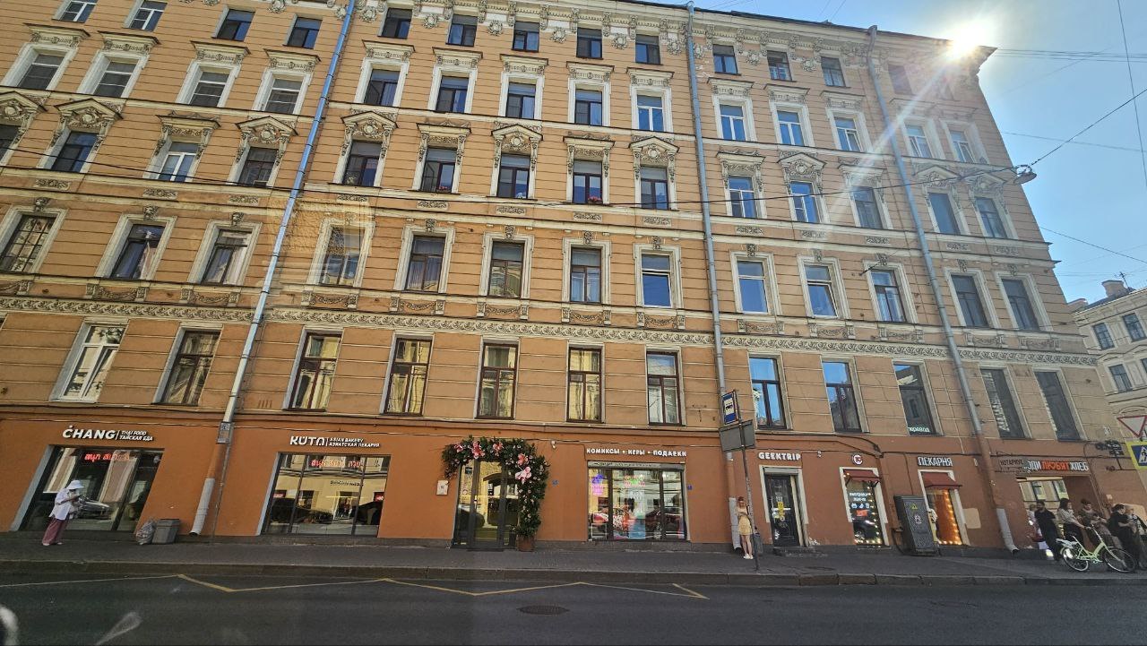 Доходный дом Болотниковой стоит прямо напротив дома Некрасова. Фото: Мир Квартир