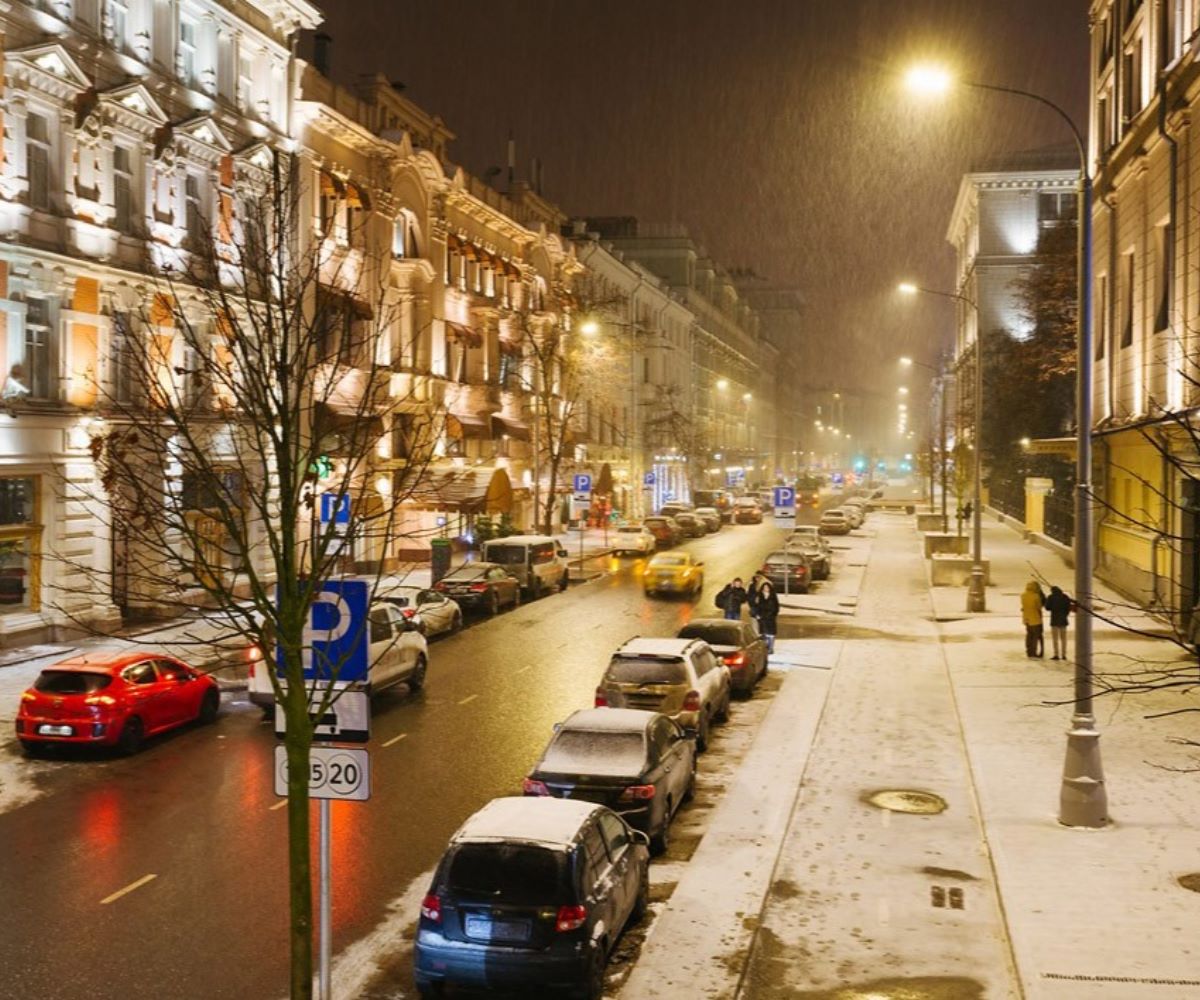 Неглинная улица москва. Неглинка улица в Москве. Неглинная улица Москва фото. Бульвар на Неглинной улице Москва.